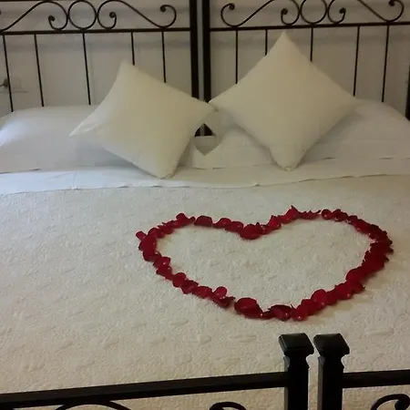 La Cascina Bed and Breakfast *